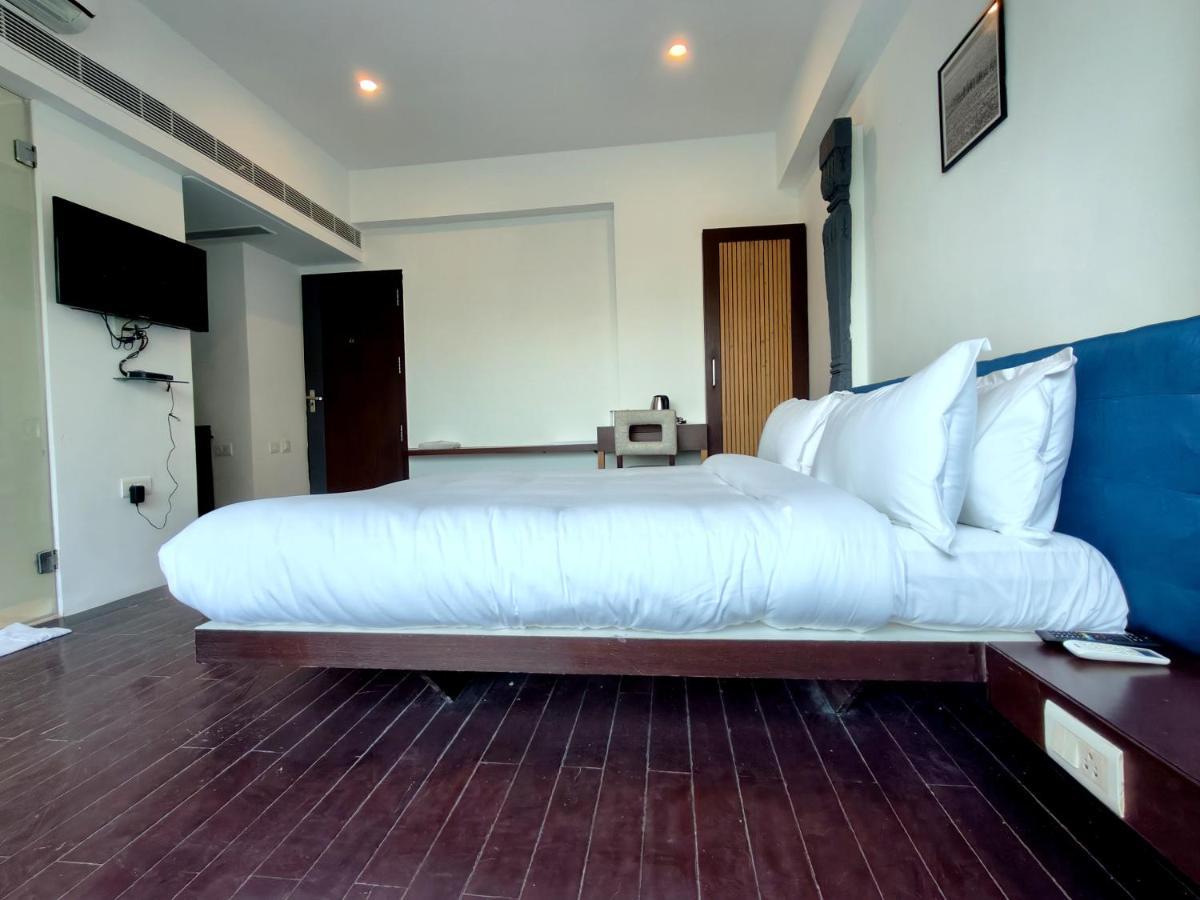 The Sky Imperial Hotel Yahvi Vadodara Exterior photo