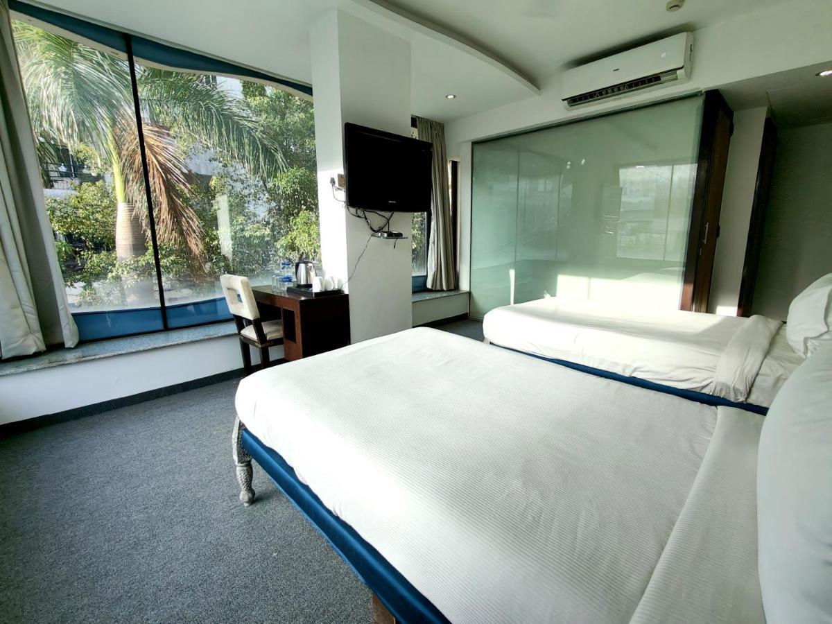 The Sky Imperial Hotel Yahvi Vadodara Exterior photo