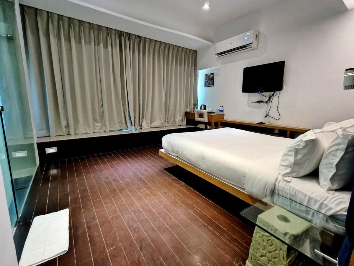 The Sky Imperial Hotel Yahvi Vadodara Exterior photo