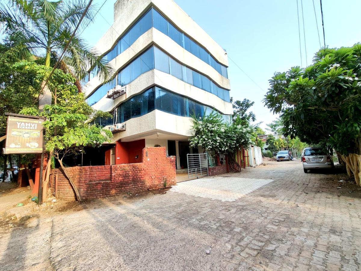 The Sky Imperial Hotel Yahvi Vadodara Exterior photo