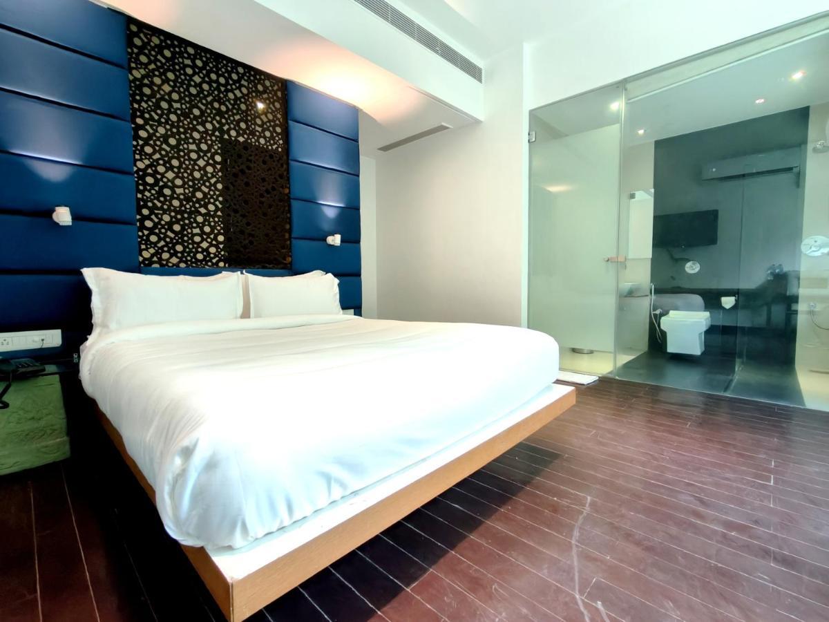 The Sky Imperial Hotel Yahvi Vadodara Exterior photo